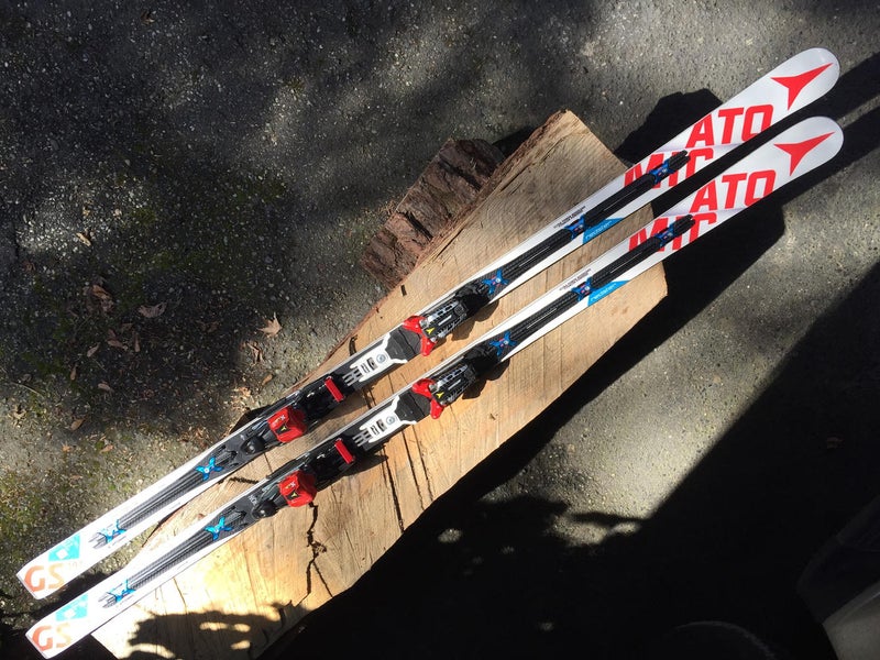U16 SG Skis
