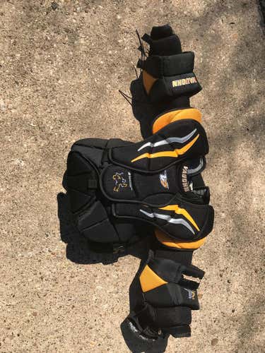 Vaughn Velocity V7 XF Pro Chest and Arm Protector Goalie Chest Protector Intermediate