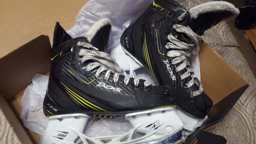 CCM Super Tacks Skates Junior Size 4