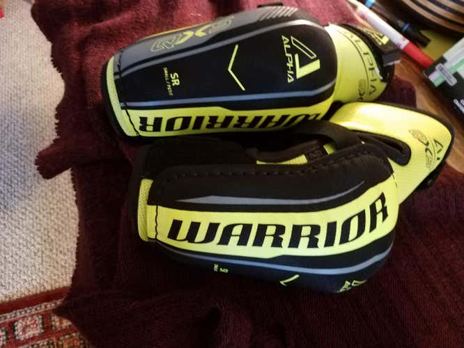Barely used, Warrior Alpha QX Elbow Pads Senior–small