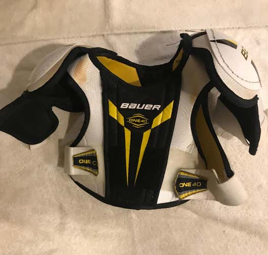 Used Youth Bauer Supreme 140 Shoulder Pads
