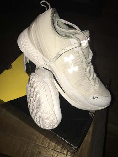 White Curry 2 low basketball shoes