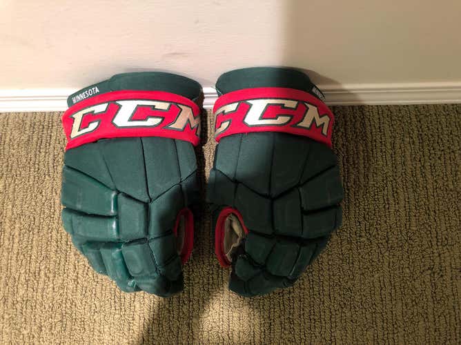 CCM Gloves