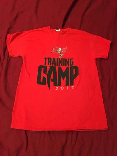 2017 Tampa Bay Buccaneers TRAINING CAMP NFL T-Shirt Medium - Used