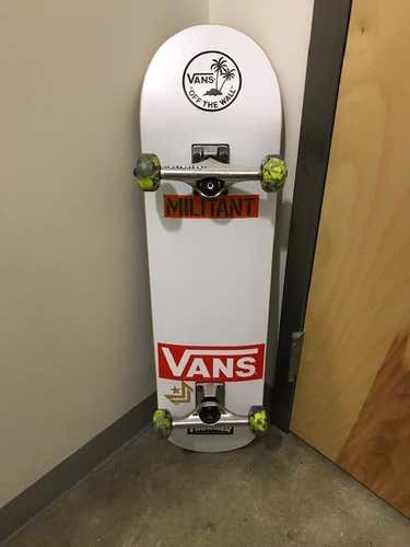 Mini Logo SkateBoard 8.5