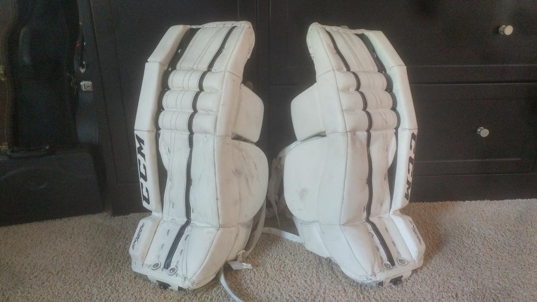 CCM Extreme Flex II Goalie Leg Pads 24" +1 Junior