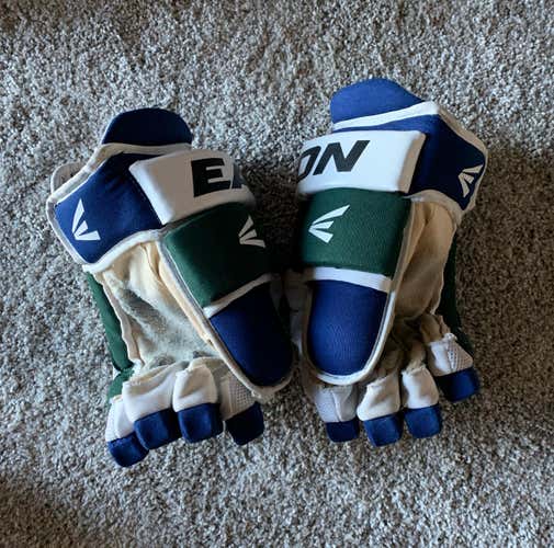 Easton Gloves
