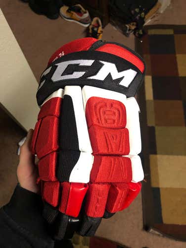 CCM Gloves. new Jersey Devils