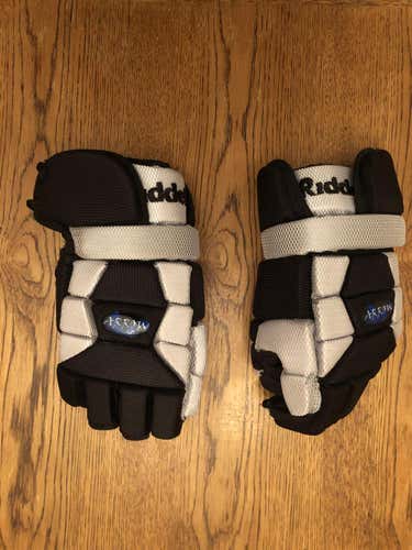 New Riddell Arrow Lax gloves