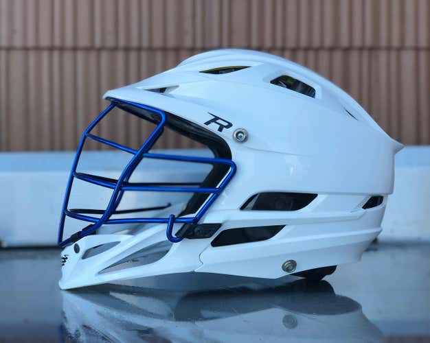 White Cascade R Helmet (EXCELLENT CONDITION)