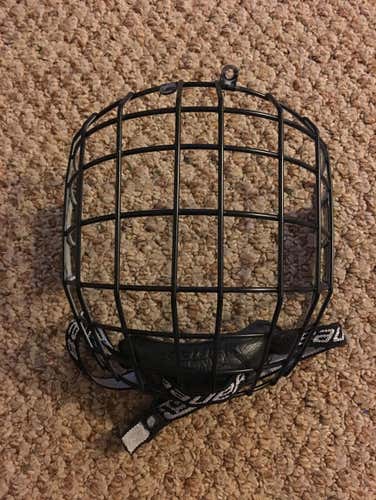 Bauer Rbe iii Black/white Cage. Used 3 Times