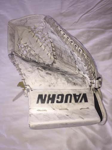 Vaughn Goalie Glove Regular Youth