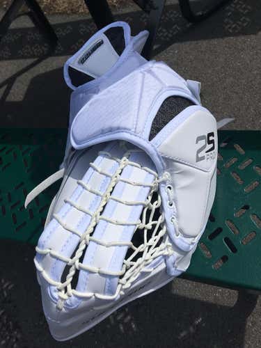 New Bauer Supreme 2S Pro Sr White Glove