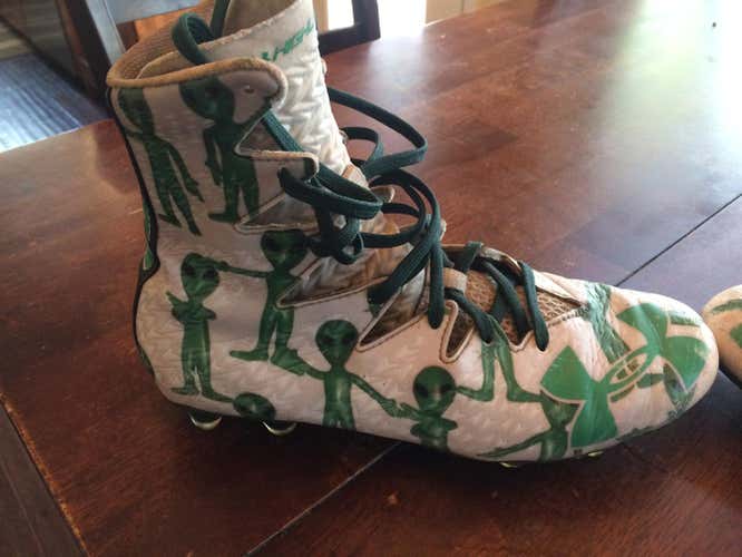 Custom Alien Under Armour Highlight Cleats