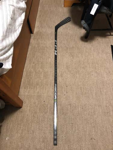 Ccm Ribcor Trigger 2 Right Hand 85 Flex Crosby Curve