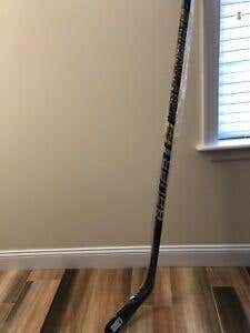 New Bauer Supreme 2S Pro Stick Righty Toe Senior