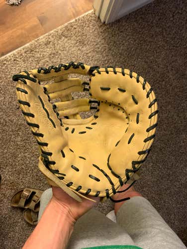 Rawlings First baseman’s Glove