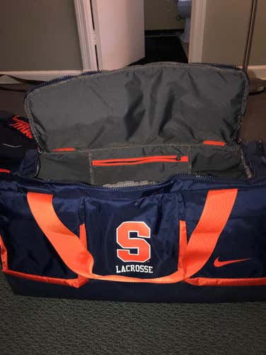 Brand Nee Syracuse Travel Bag