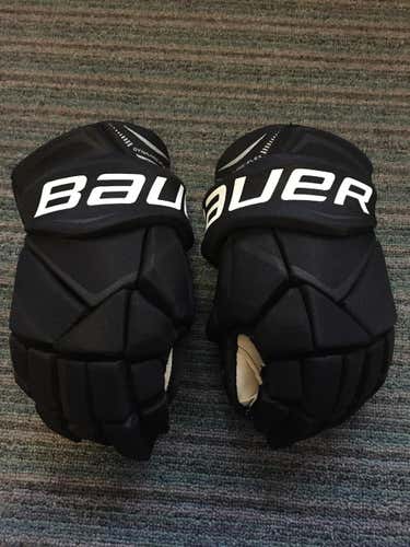 Bauer Vapor X700 Gloves Senior