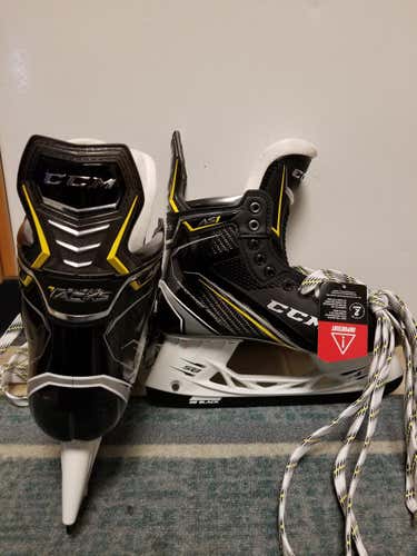 Brand New CCM Super Tacks AS1 Skates Senior Size 8