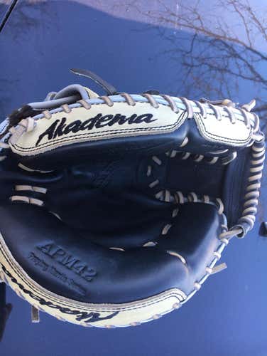 Akadema APM42 Catchers Mitt