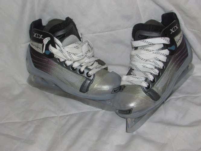 New Bauer Vapor XIX Goalie Skates Junior Size 2
