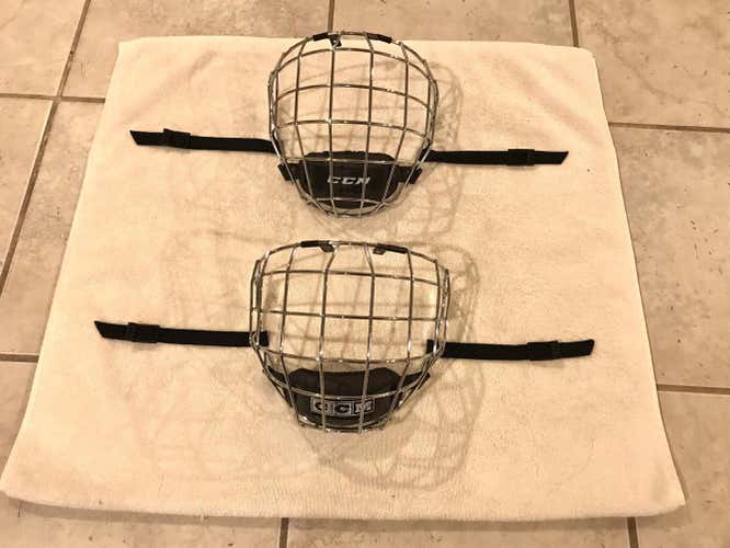 LIKE NEW - CCM FM480 Facemask Chrome Medium