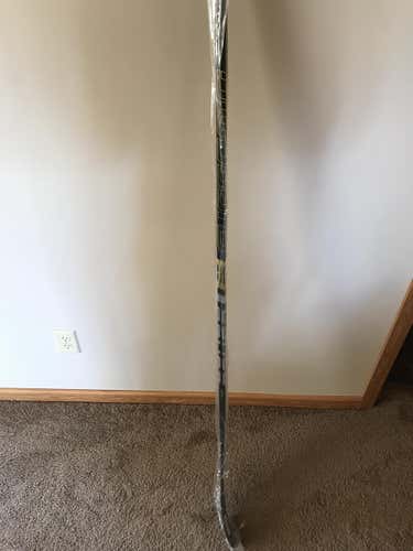 New Bauer Supreme 2S Pro Stick Righty p28 77 flex