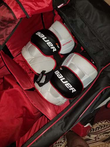 Bauer 1x knee guards