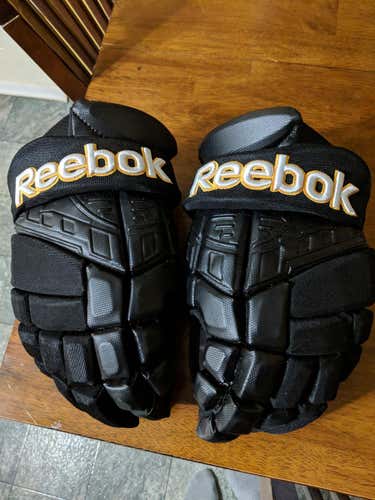 Like New Reebok Pro K-Series Hockey Gloves