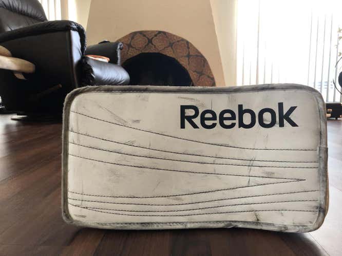 USED Reebok Premier 4 14K Goalie Blocker Regular Senior