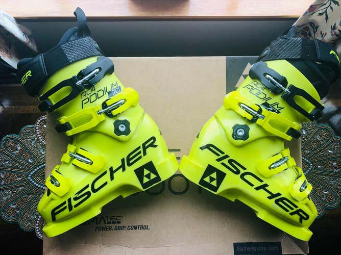 Fischer RC4 Podium 70 JR Boot