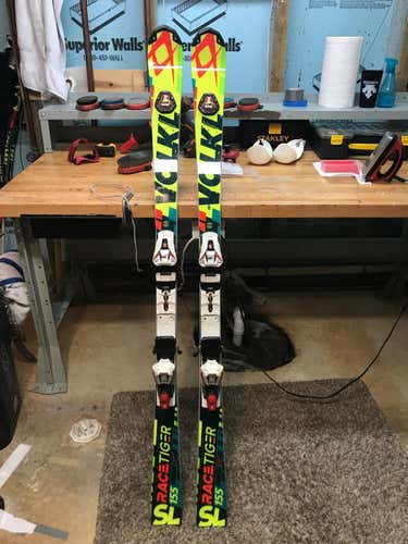 2017 Volkl Racetiger WC slaloms skis 155 / No Binding