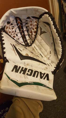 Vaughn V6 1000 Pro Catcher Senior White Regular Hand