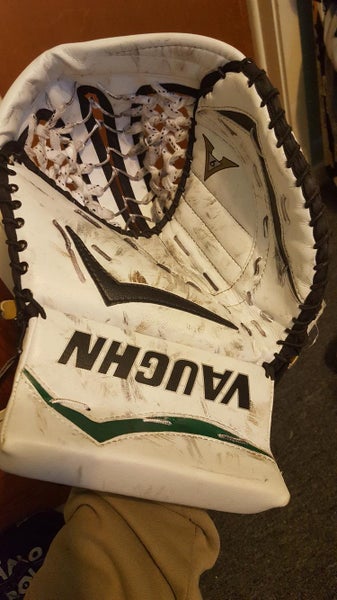 Vaughn V6 1000 Pro Catcher Senior White Regular Hand