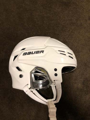 Medium Bauer Re-Akt 95 Helmet - White
