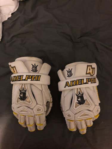 Adelphi University king 4’s