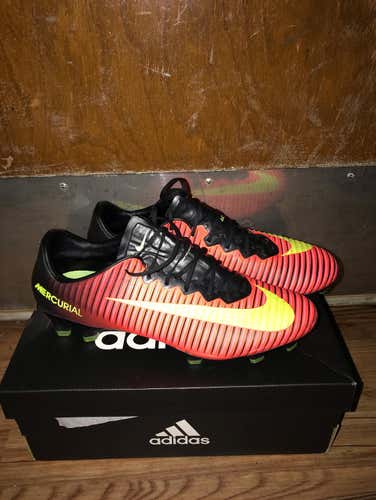 Nike Mercurial Vapor 11 (Size 9.5)