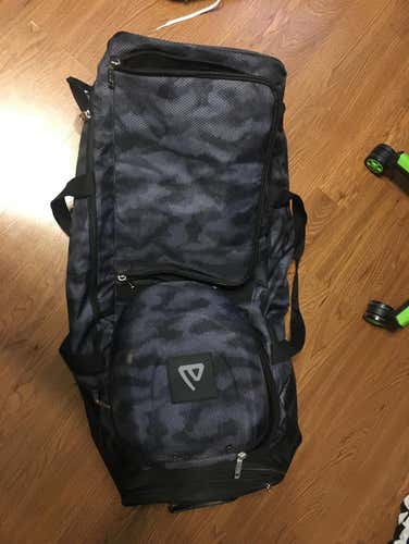 Buck Athletics Brand New Bat Bag