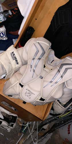 Vaughn Velocity V7 XF Pro Carbon Chest and Arm Protector Goalie Chest Protector Senior Pro Stock