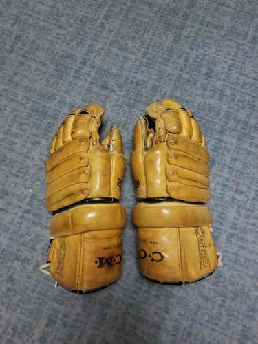 Vintage CCM Genuine Leather Gloves Senior from the 60's