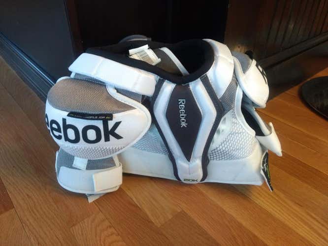 New Reebok 20K Shoulder Pads Junior