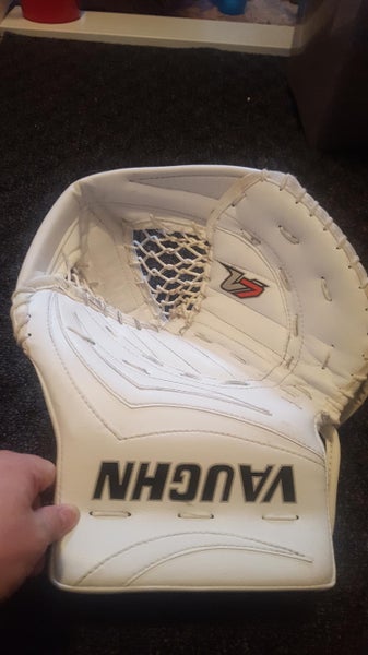 Vaughn Velocity V7 Goalie Glove & Blocker Regular Senior