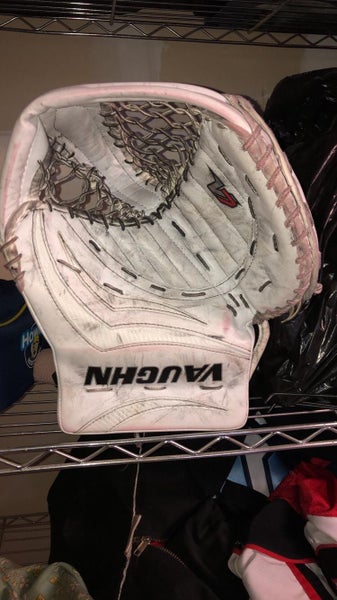 Vaughn V7 Glove, White/White, Senior, Regular