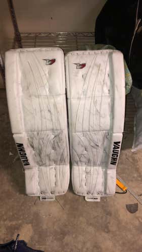 Vaughn V7 White Leg Pads, Size 31+2 Intermediate