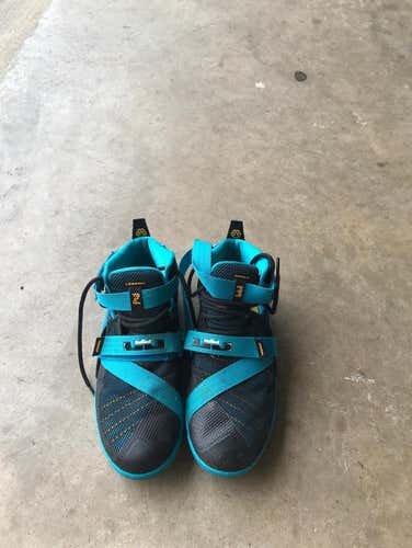 Barely Used Lebron Soldier 9