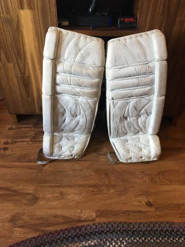 Vaughn Velocity 7000 White Weave 32” Goalie Leg Pads Senior