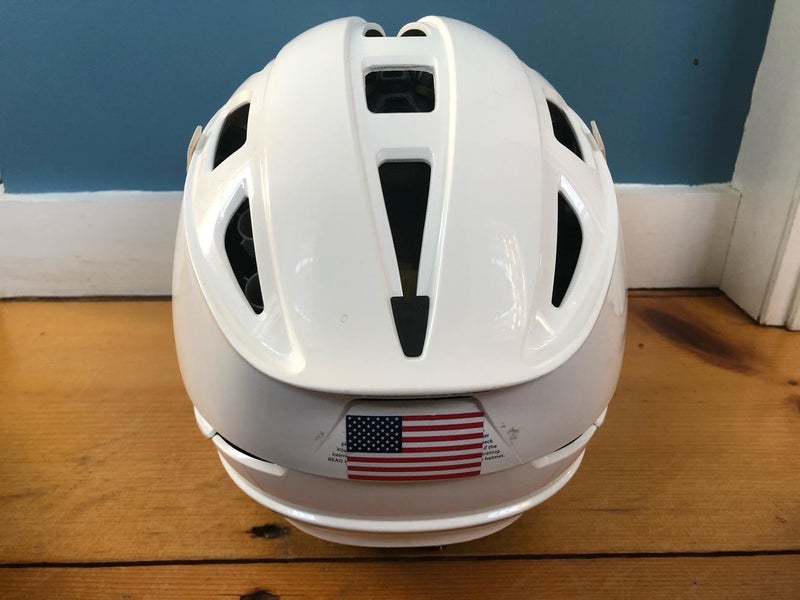 *NEW* Cascade R White Helmet | SidelineSwap | Buy and Sell on SidelineSwap
