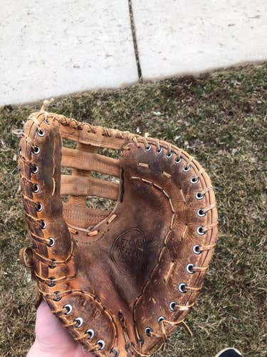 Vintage wilson a2000 first base mitt