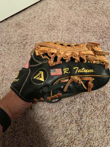 Akadema ADL18 11.5 INF Glove